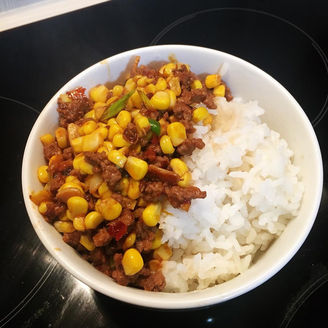 这里是刘阳阳做的玉米胡萝卜炒肉沬
