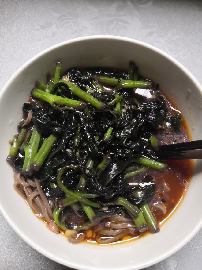 蒜香天葵荞麦面的做法
