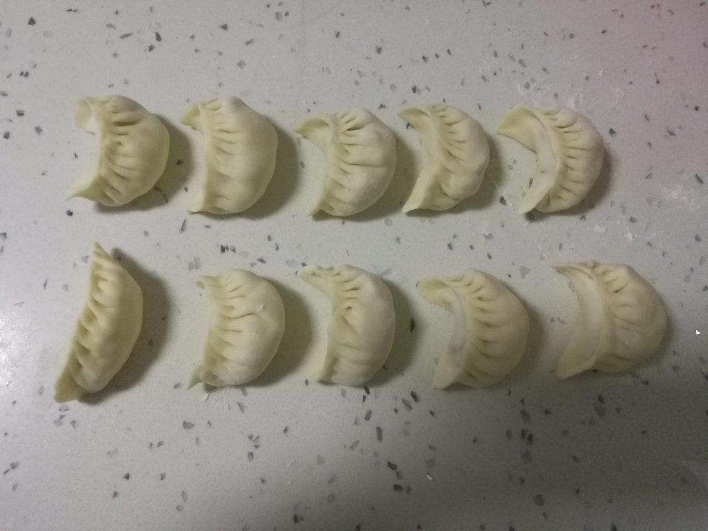 手机用户8737_hu2v做的月牙饺子——超嫩的牛肉馅料