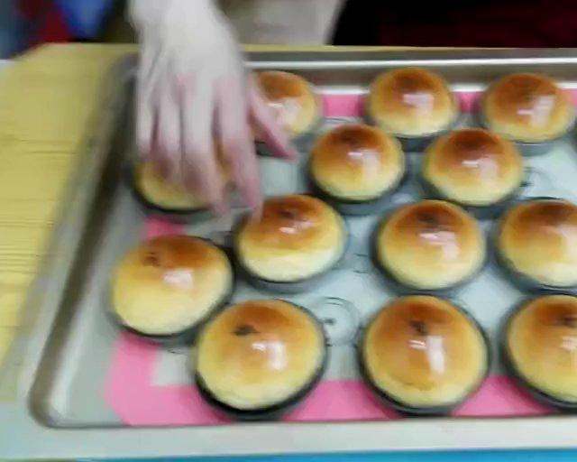 【柔软小餐包的做法步骤图，柔软小餐包怎么做好吃】洪豆家-制作