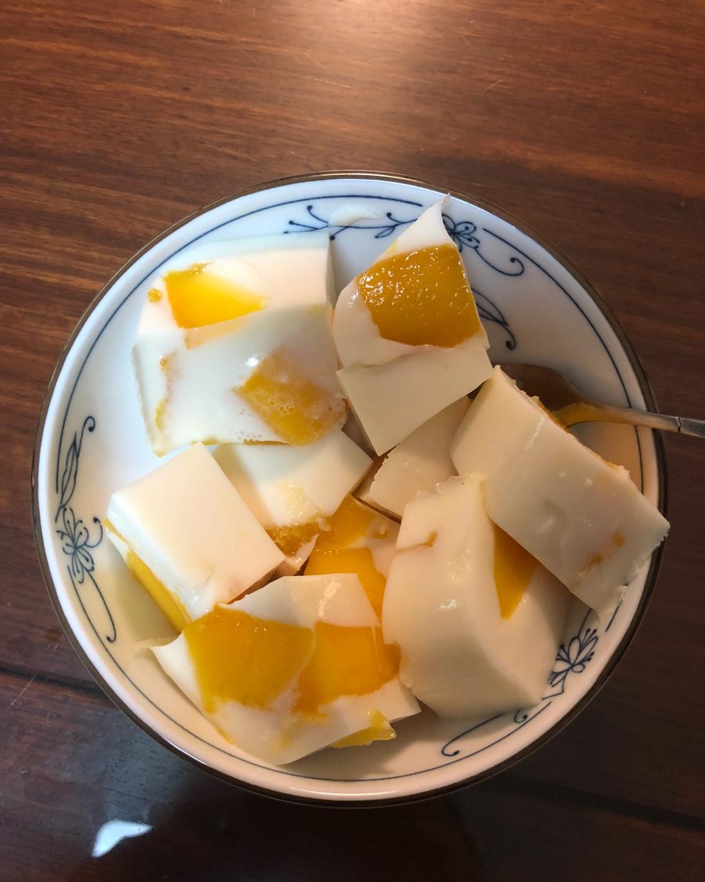 晓晓_庆做的芒果牛奶布丁