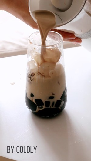 炎炎夏日不可或缺的饮料——炒米珍珠奶茶的做法 步骤8