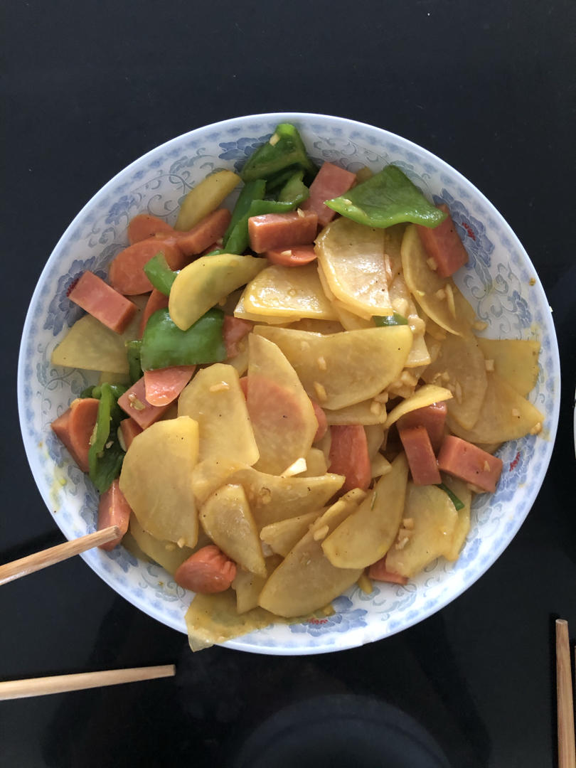 sweet曼小曼做的经典下饭神器青椒火腿炒土豆片