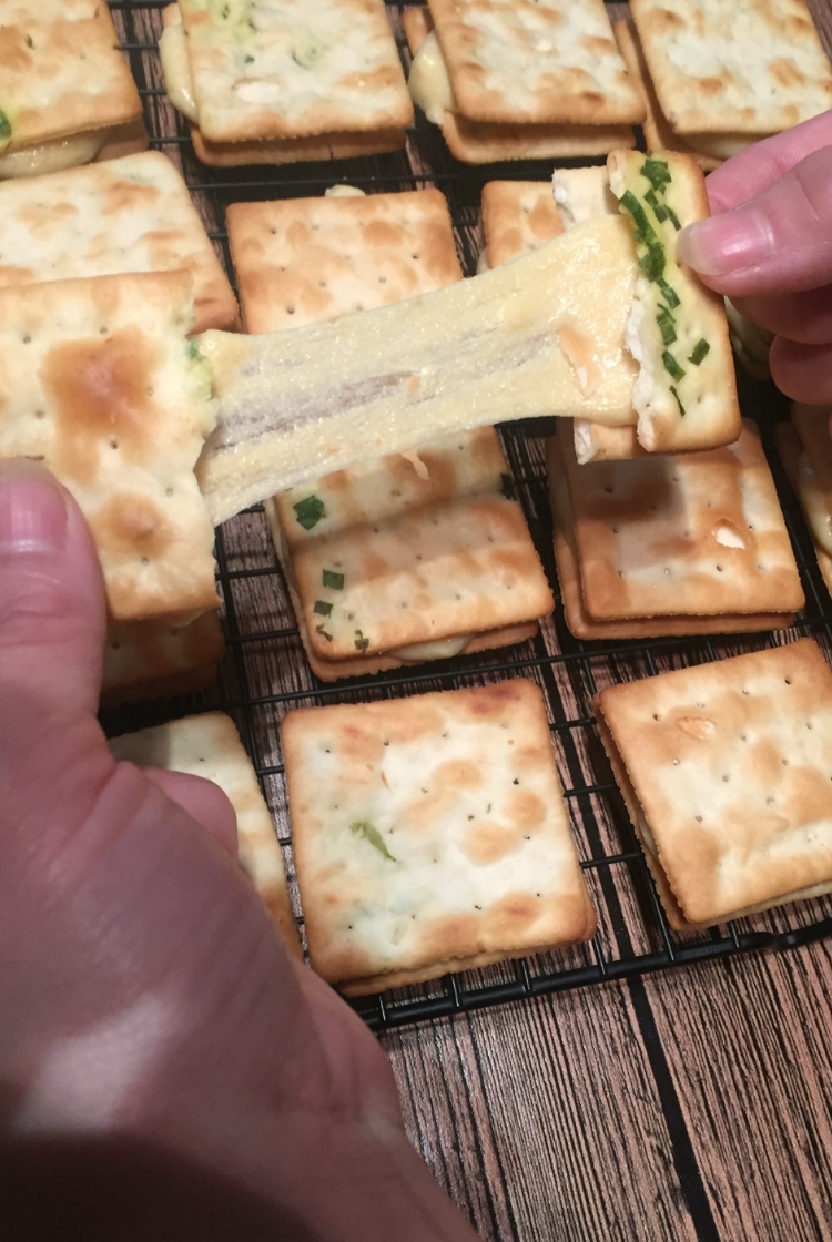 轩妈厨味做的可以拉丝的牛【牛轧饼】,只要四步就能完成!