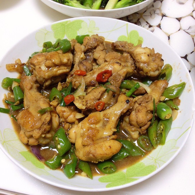 红烧青椒鸡翅根的做法