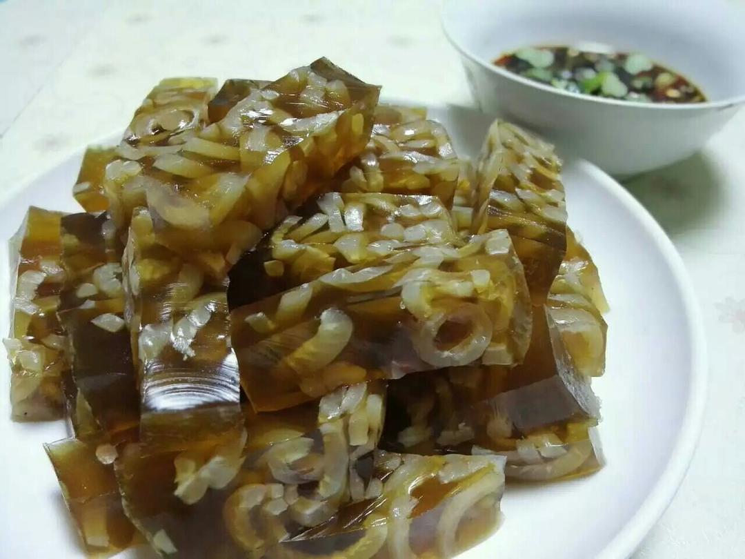 今天用蒸的方法做皮冻,个人感觉蒸法比熬法