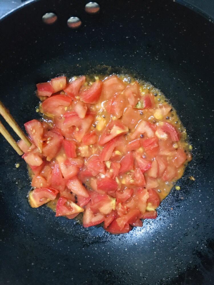 金针菇西红柿鸡蛋汤的做法 步骤2