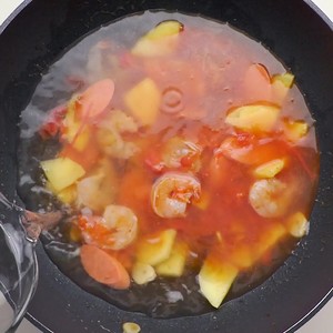 番茄火腿揪面片的做法 步骤2