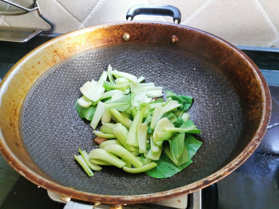 火腿芯炒小白菜。