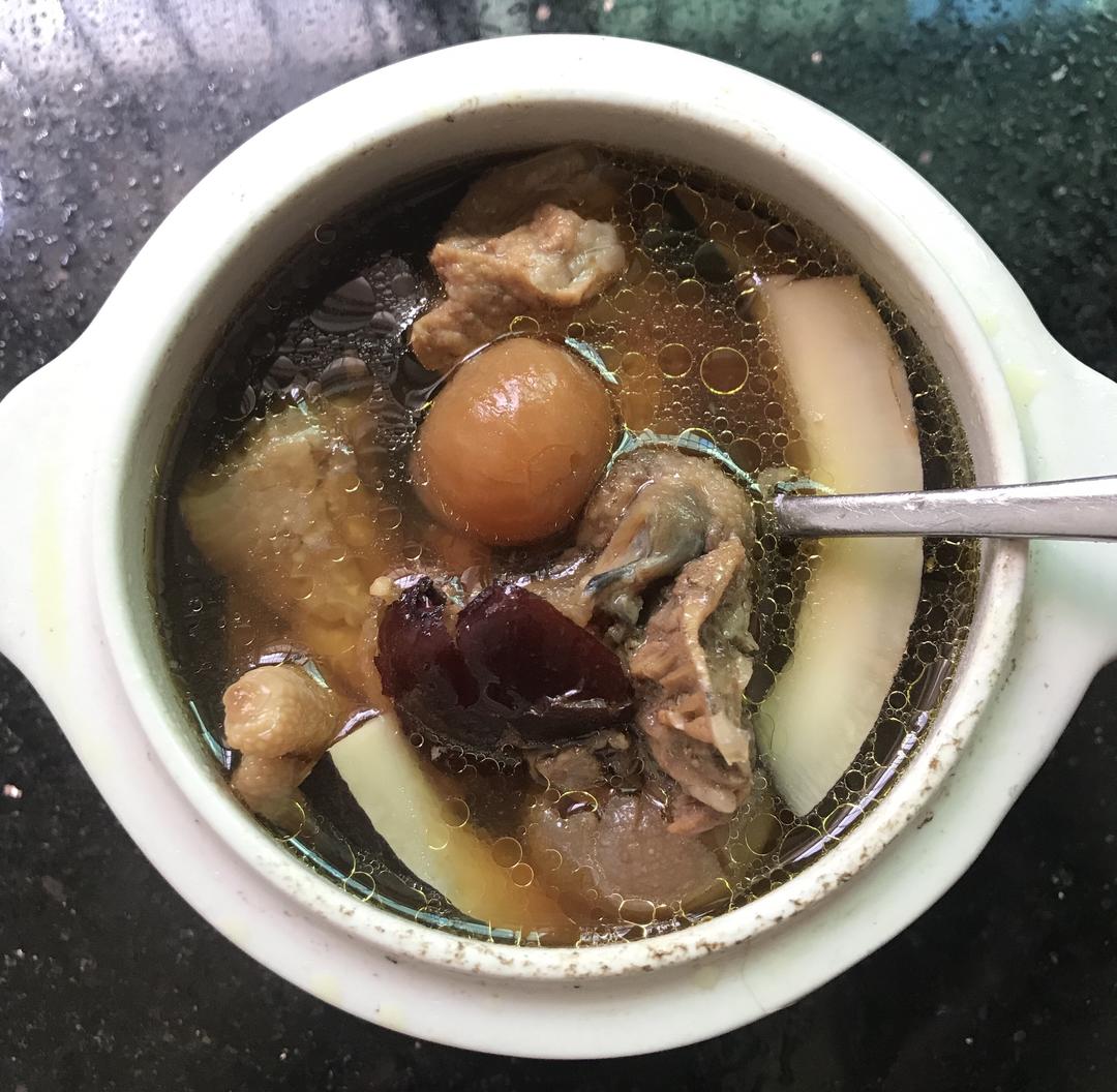 炖龟汤
