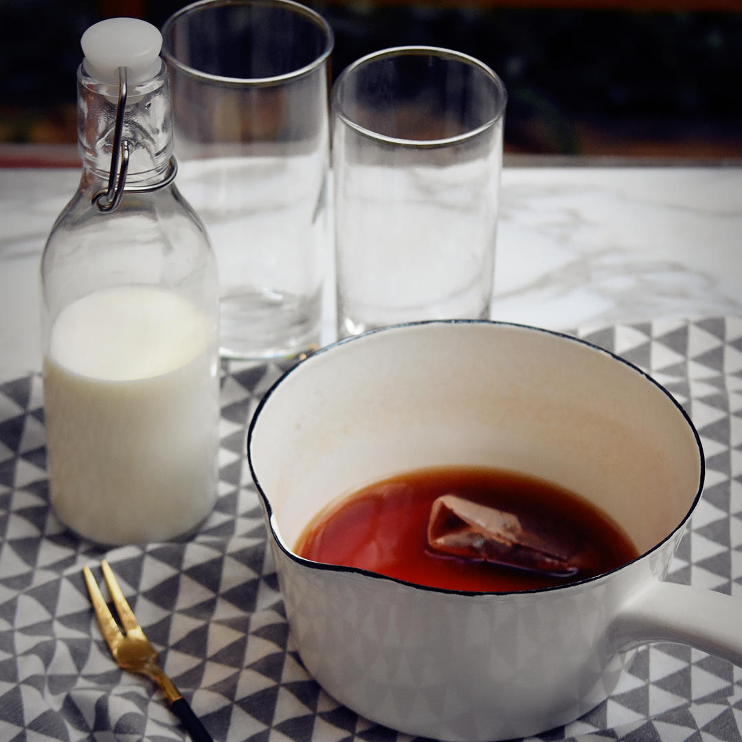 冷泡冰奶茶的做法