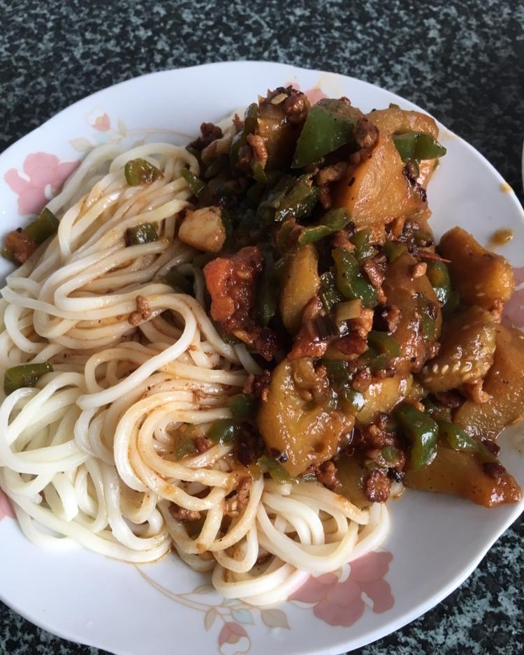 红烧茄子拌面