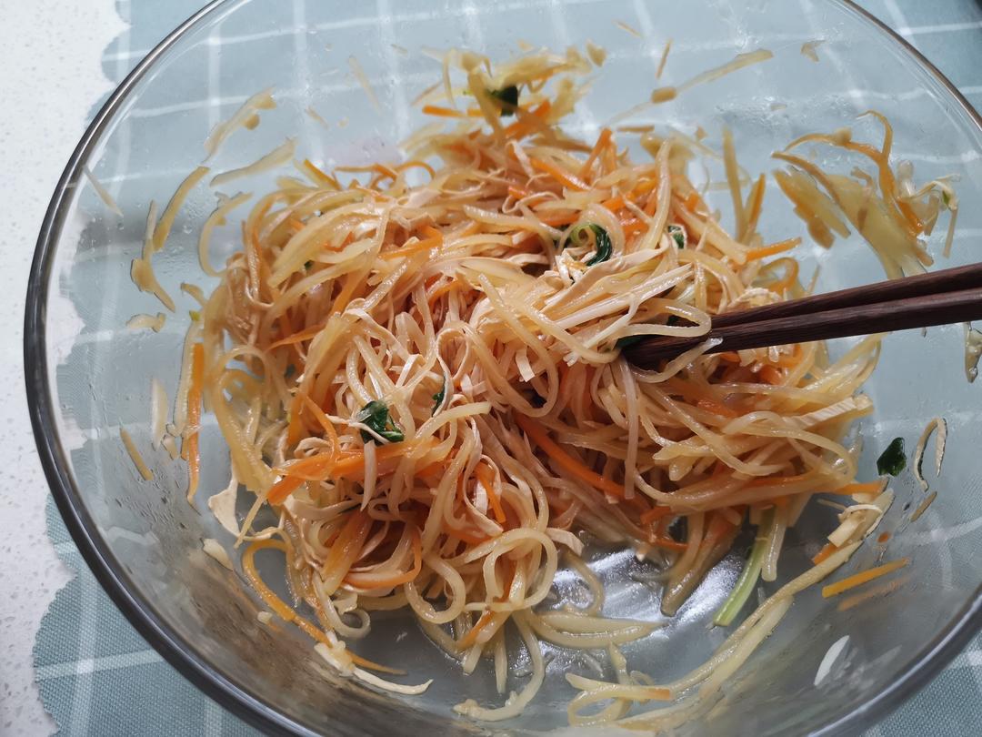 爽脆开胃的凉拌三丝
