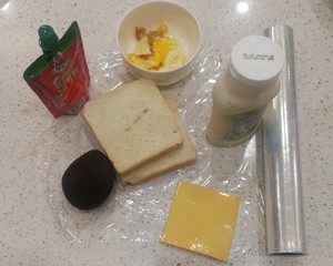 健康牛油果煎蛋三明治的做法 步骤1