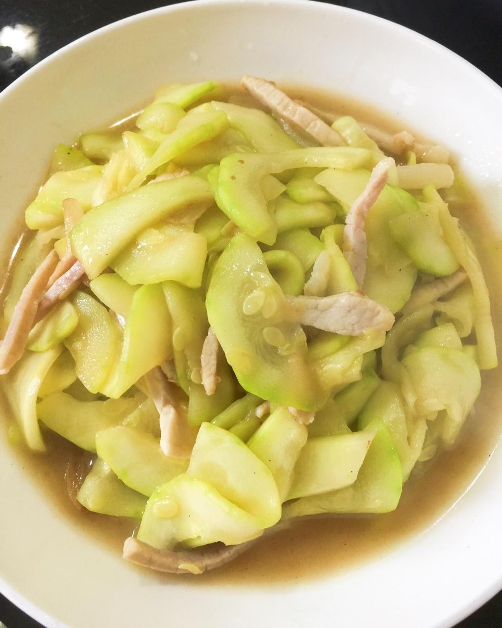 小奔驰的毛妈厨房做的生瓜胡萝卜炒肉丝