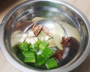 不放盐的草扎肉的做法 步骤5