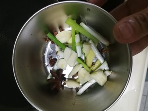 孩子爱吃的鸡翅根的做法 步骤2
