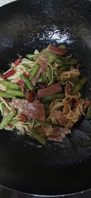 豆角焖面的做法 步骤7