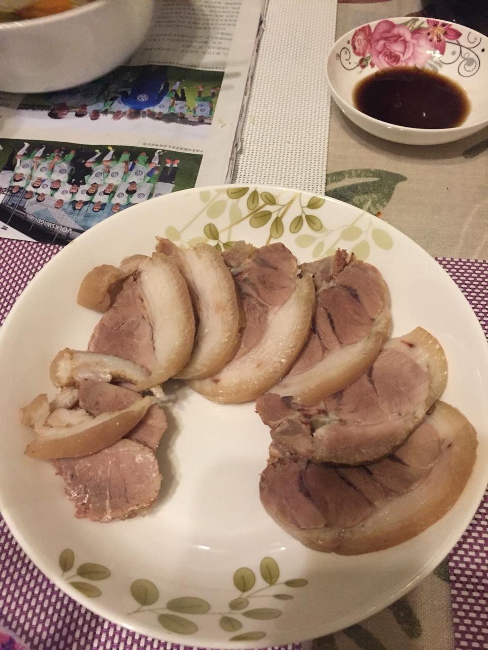 俏俏-涟漪做的蒜酱水晶猪肘子,满满的胶原蛋白哦!