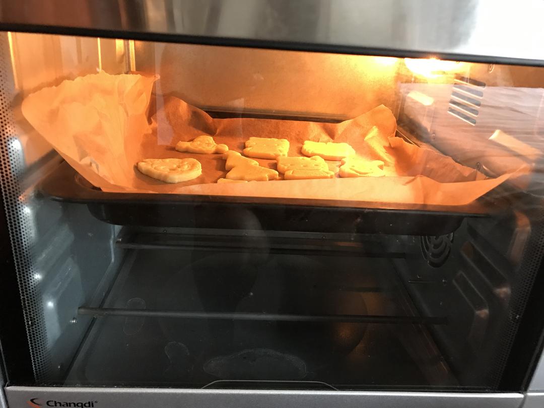 【卡通动物饼干的做法步骤图，怎么做好吃】飞天馋猫猪猪-制作