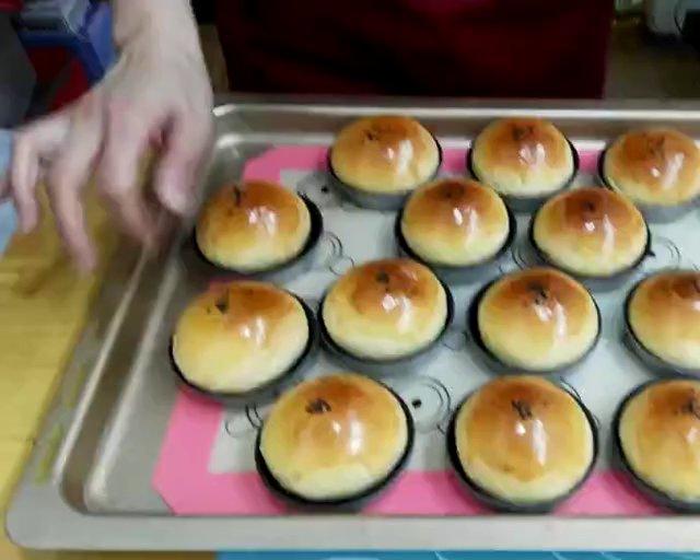 【柔软小餐包的做法步骤图，柔软小餐包怎么做好吃】洪豆家-制作