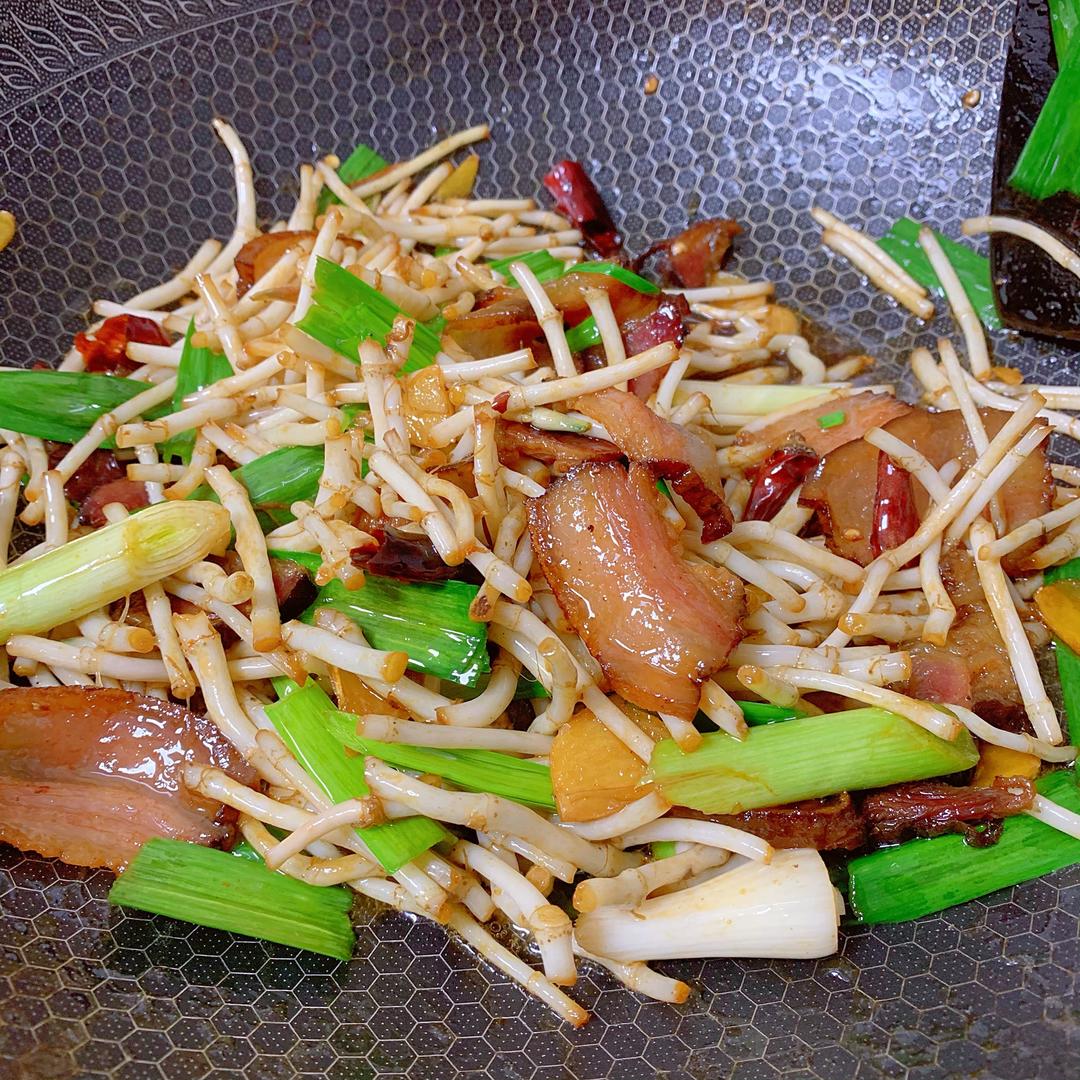 折耳根(鱼腥草)炒腊肉