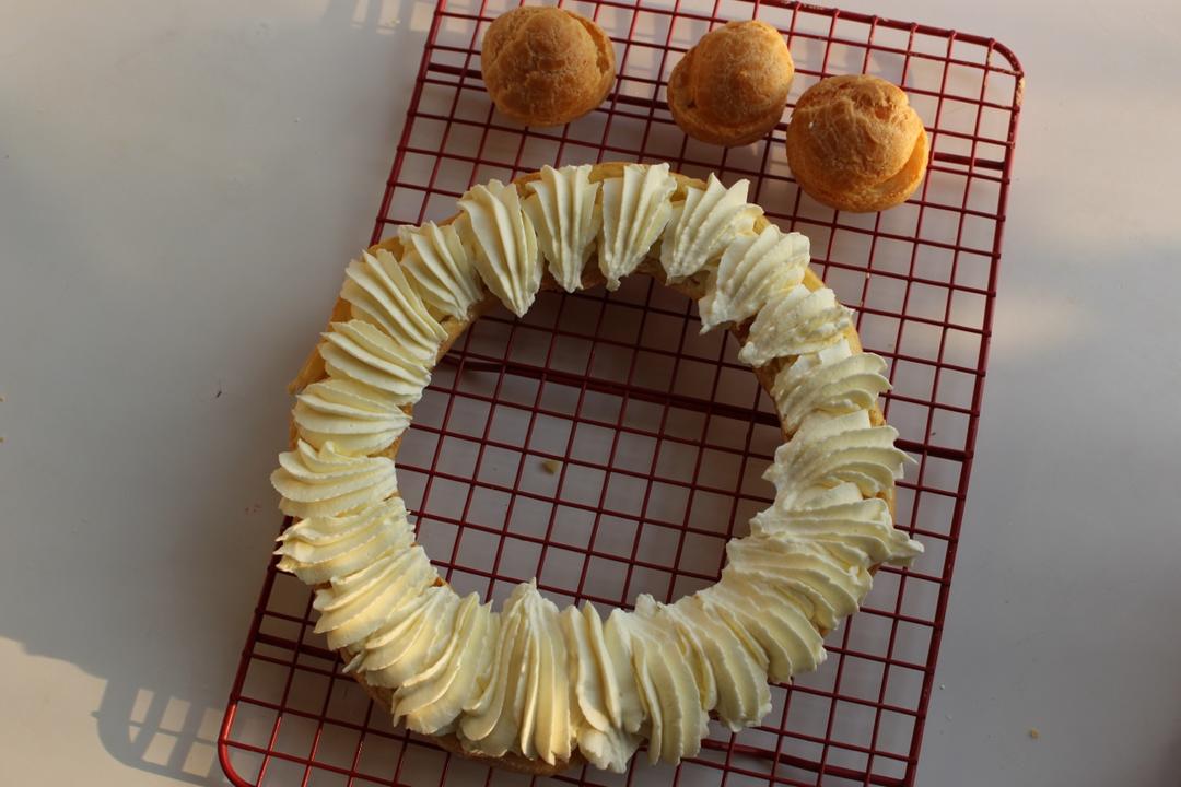 【高颜值的花环泡芙的做法步骤图，怎么做好吃】鲁卡小宝-制作