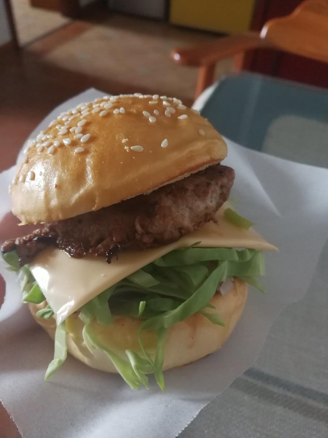 正宗的麦当劳双吉牛肉汉堡的全部作品