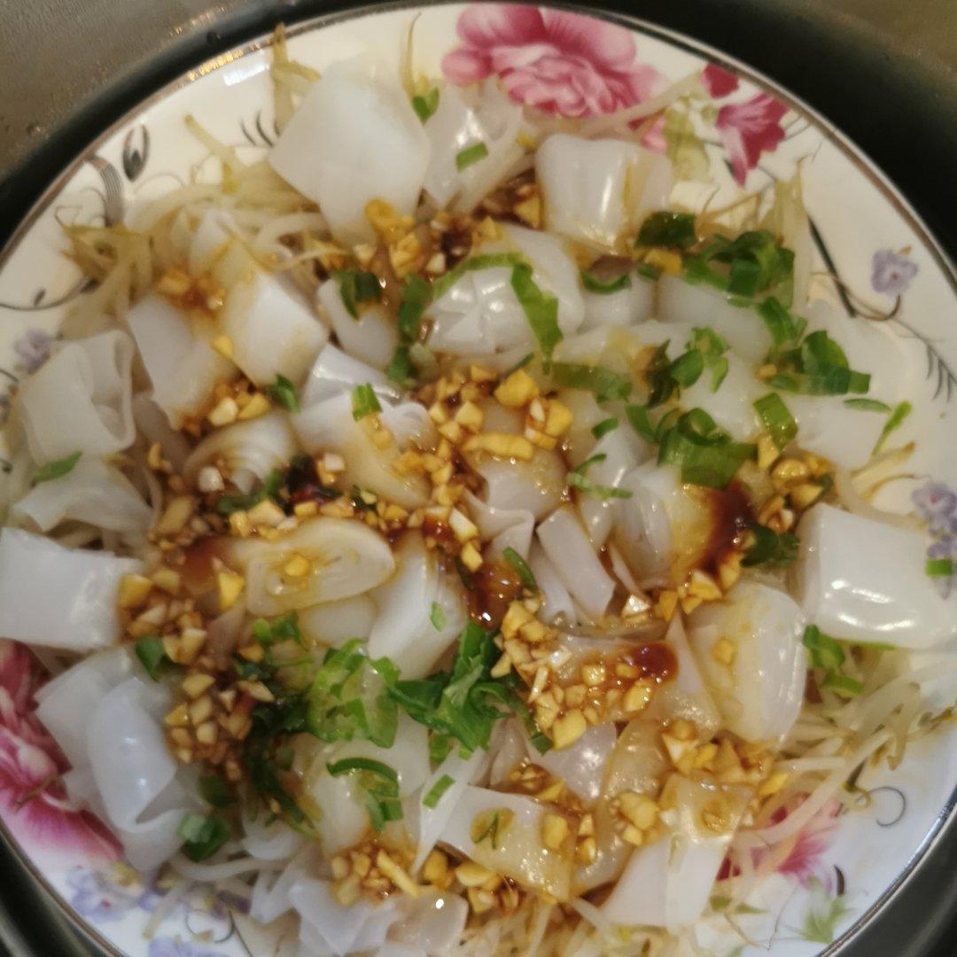 李小胖妞妞做的特色蒸猪肠粉