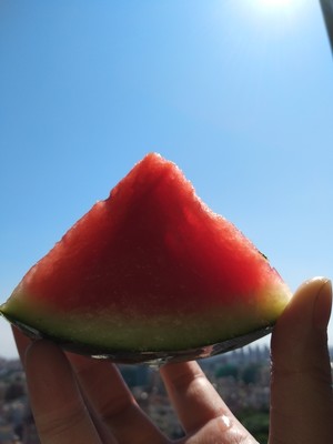 鲜榨纯西瓜汁的做法 步骤1