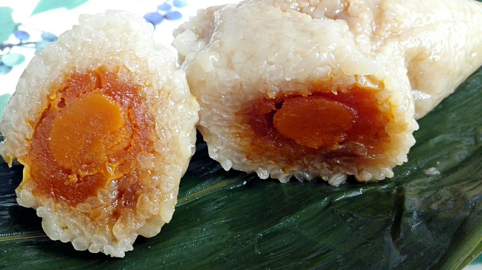 端午节粽子吃粽子包粽子美食摄影图配图高清摄影大图-千库网