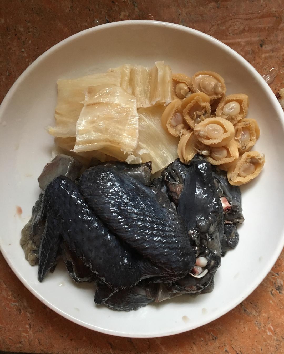 花胶鲍鱼鸡汤的做法
