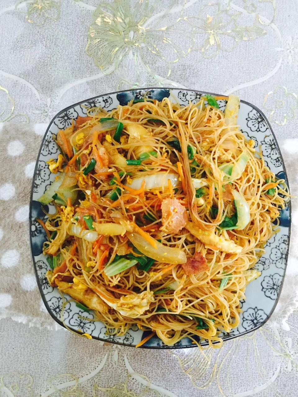 乐妈爱烘培做的什锦炒米线