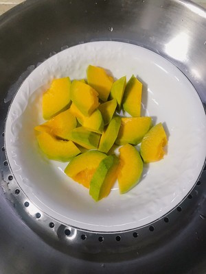 贝贝南瓜蒸糕的做法 步骤2