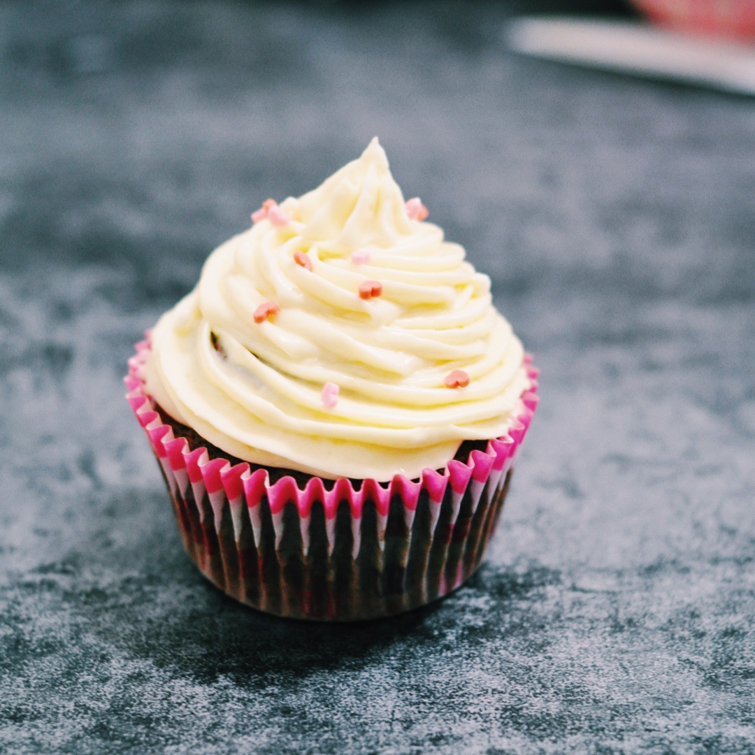 马少ve做的正宗红丝绒cupcake—马斯卡彭奶油霜