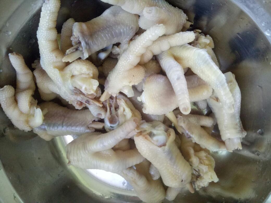 家常鸡爪煲的做法 步骤3