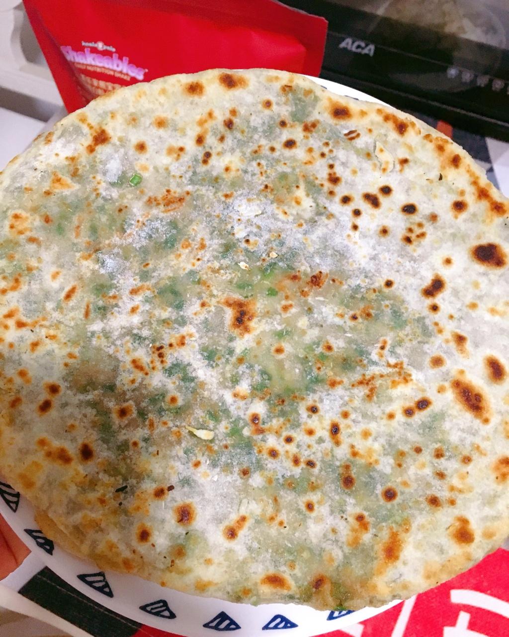我叫吕霞做的烙韭菜盒子
