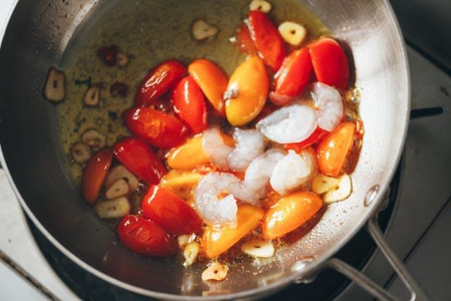 【大虾墨鱼面的做法步骤图,大虾墨鱼面怎么做