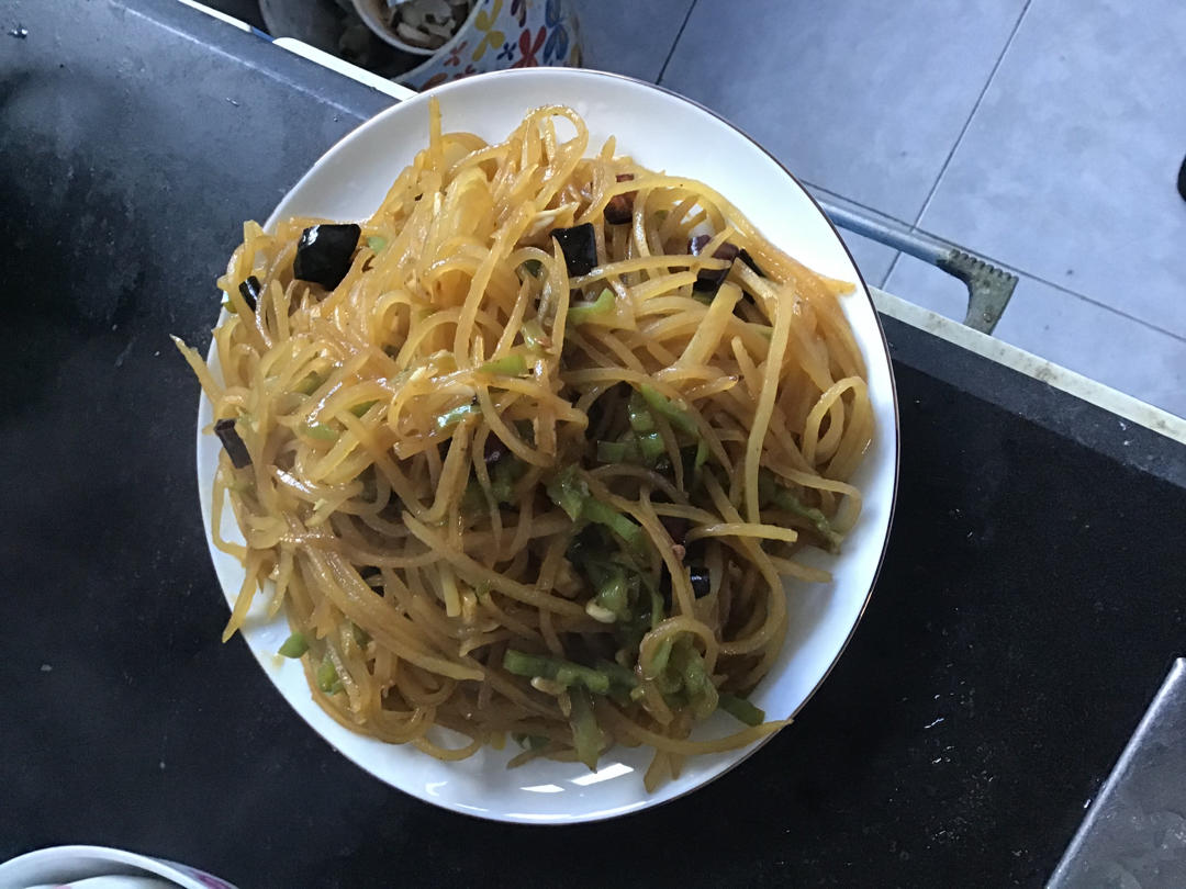 大碗干饭做的超级无敌下饭菜～酸辣土豆丝