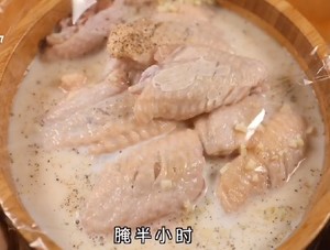 咸蛋黄/香辣/蜂蜜黄油炸鸡的做法 步骤2