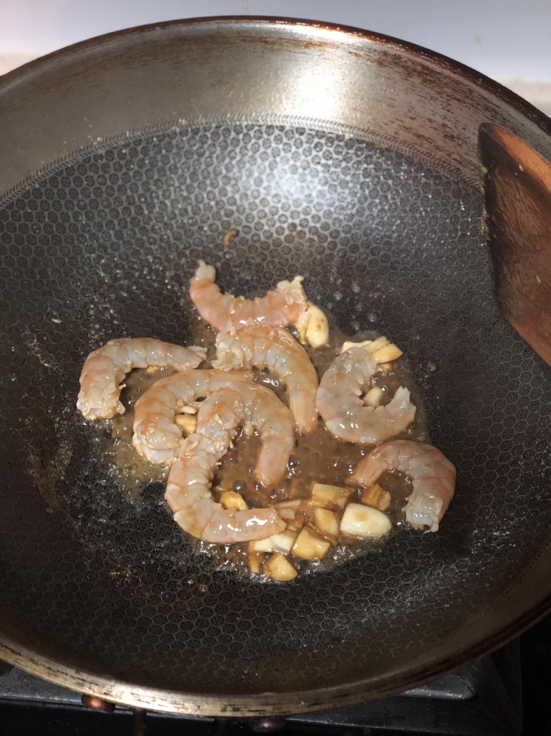虾仁鲍鱼鸡蛋拌面