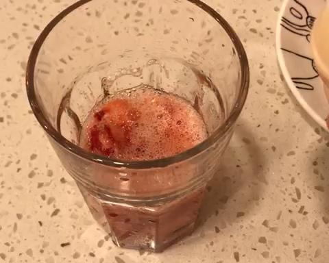 草莓雪碧养乐多