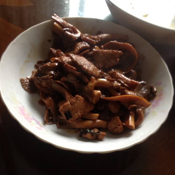 宇宙无敌炫酷大厨做的平菇炒肉黑芝麻花生汤圆图片