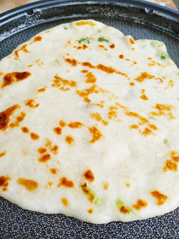 1099yifh做的葱花大饼蓬松柔软又简单的大葱烙饼