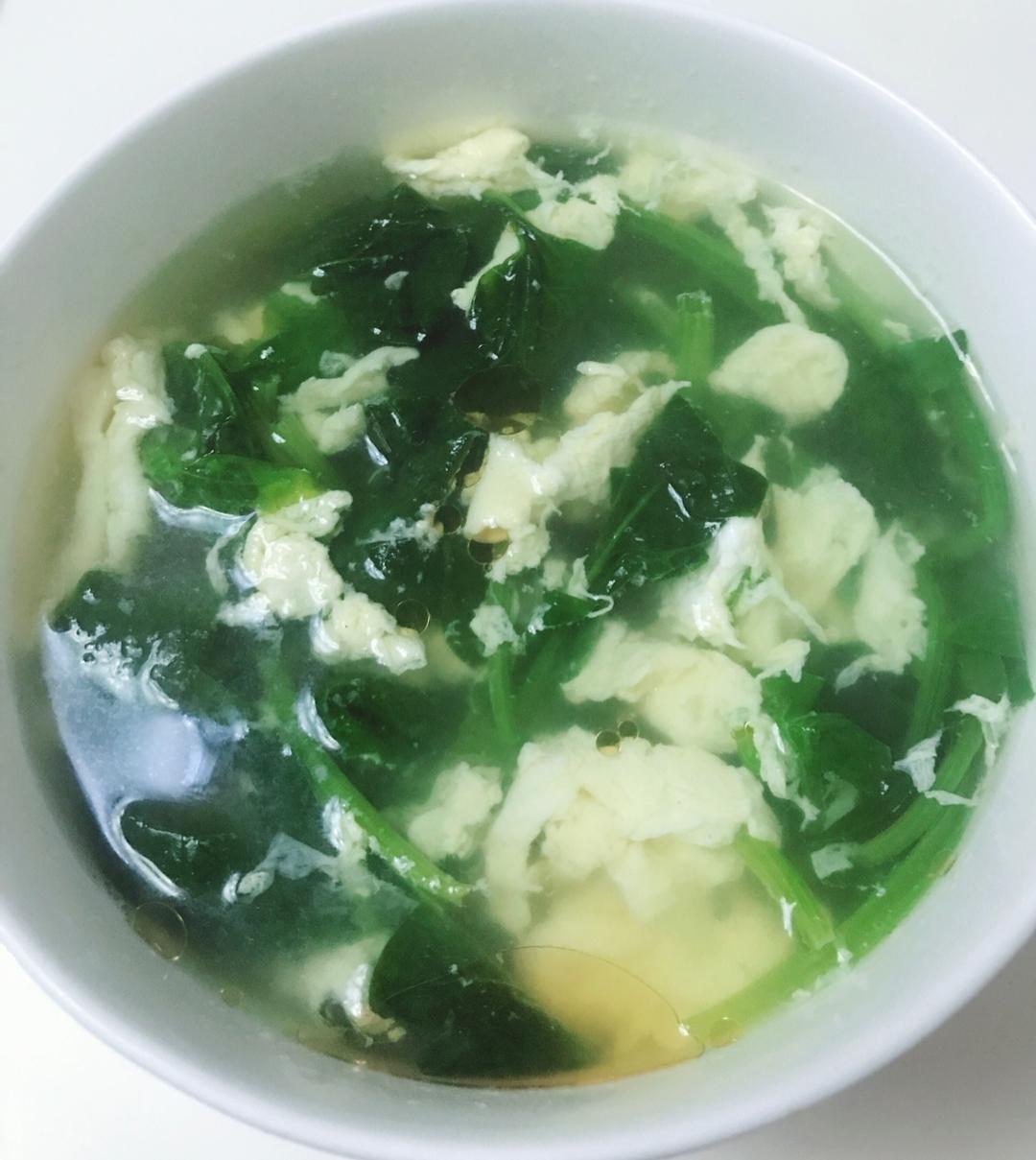 吃小婵做的菠菜鸡蛋汤
