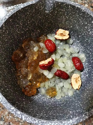 美容补水的雪燕桃胶皂角米的做法 步骤3