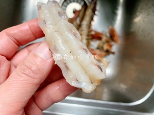 超好吃的黄桃色拉虾!卡路里,暂时就不要去想了的做法 步骤1