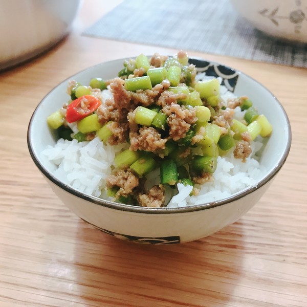 olivia丶曦做的下饭菜苍蝇头(蒜薹炒肉沫)