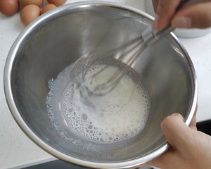戚风蛋糕的做法 步骤1
