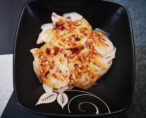 红油藕片的做法 步骤3
